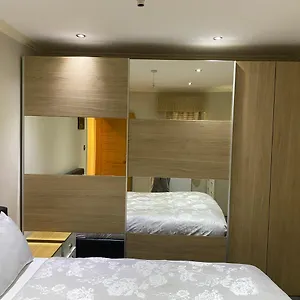 Ruislip Guest House Homestay