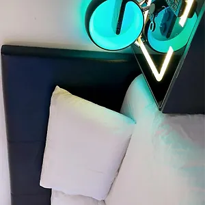 Cozy Double With En-suite: Smart Amenities & Shared Living Apartment